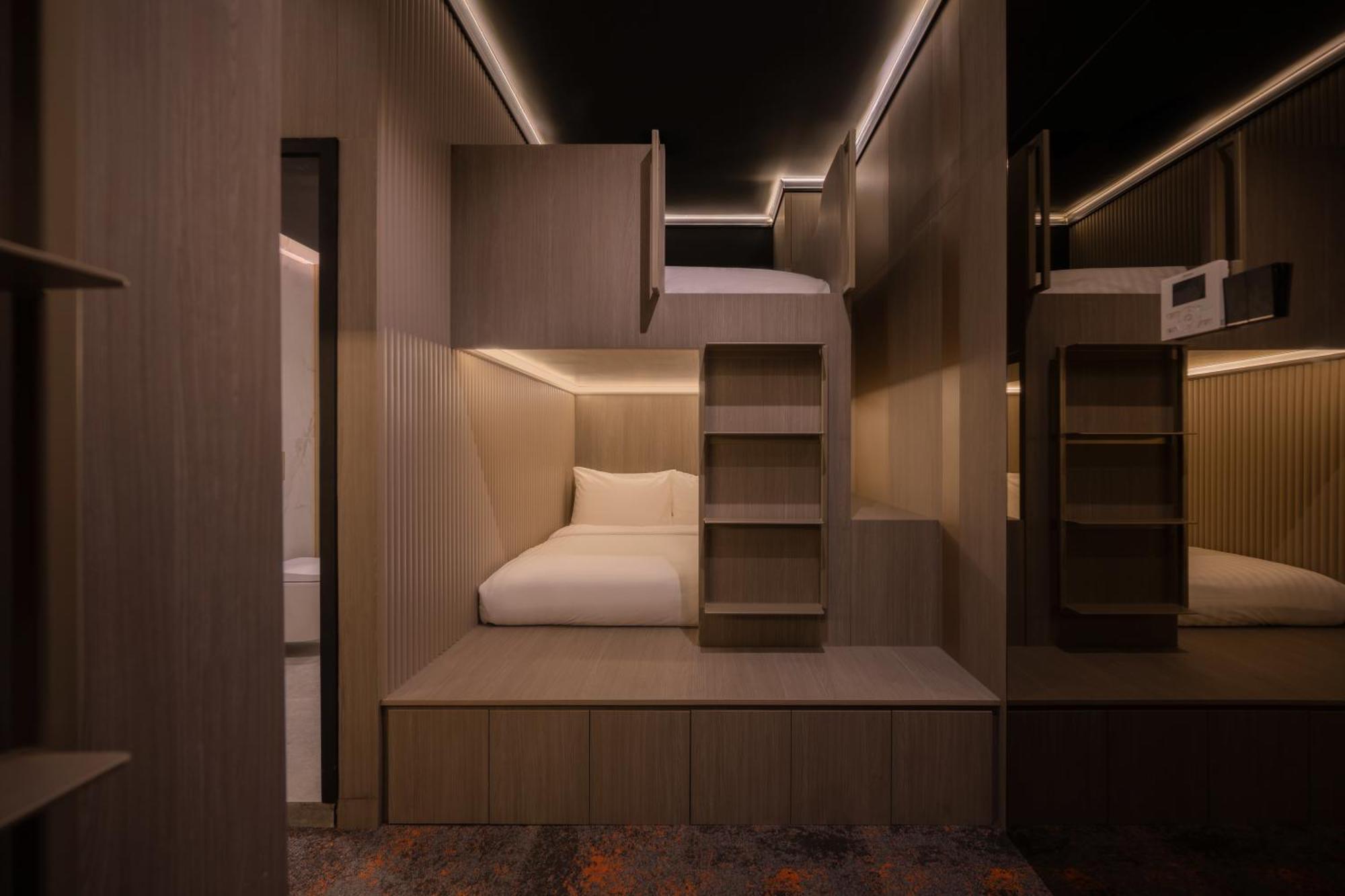 Cube Social Boutique Capsule Hotel At Boat Quay Singapore Exterior photo
