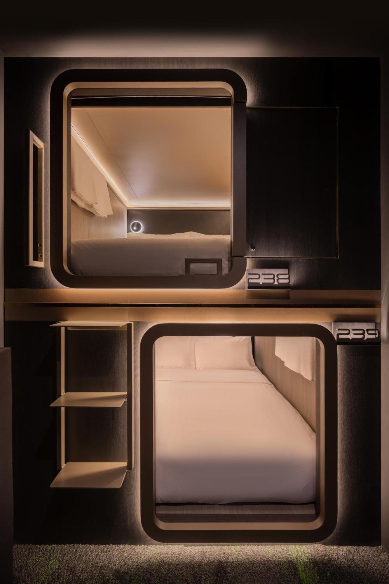 Cube Social Boutique Capsule Hotel At Boat Quay Singapore Exterior photo